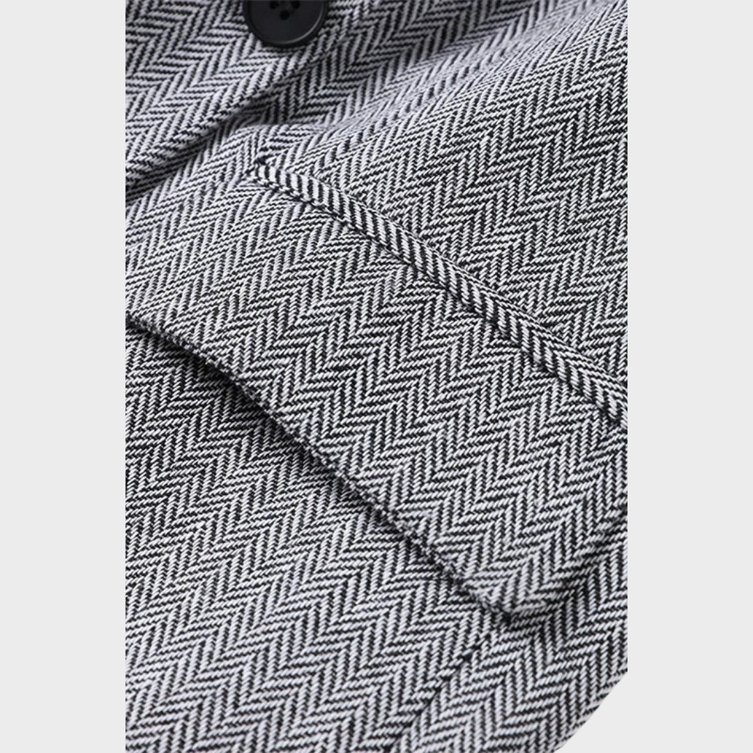 Каролина – Мощен Триделен Костюм