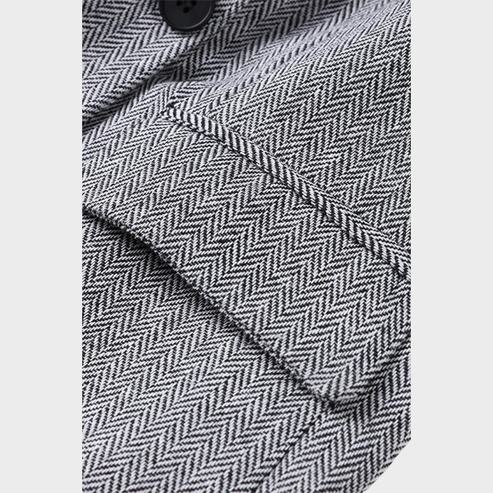 Каролина – Мощен Триделен Костюм