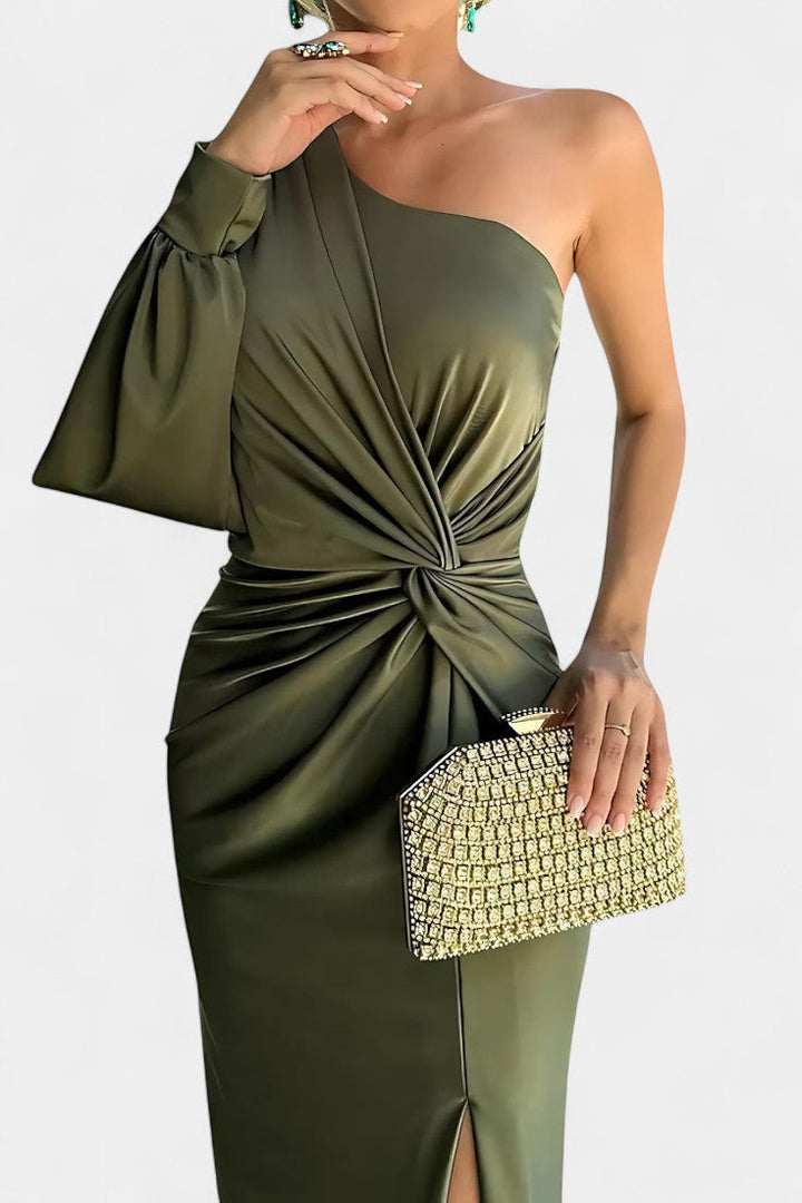 Габриела Асиметрична Рокля с Драпиране на Едно Рамо