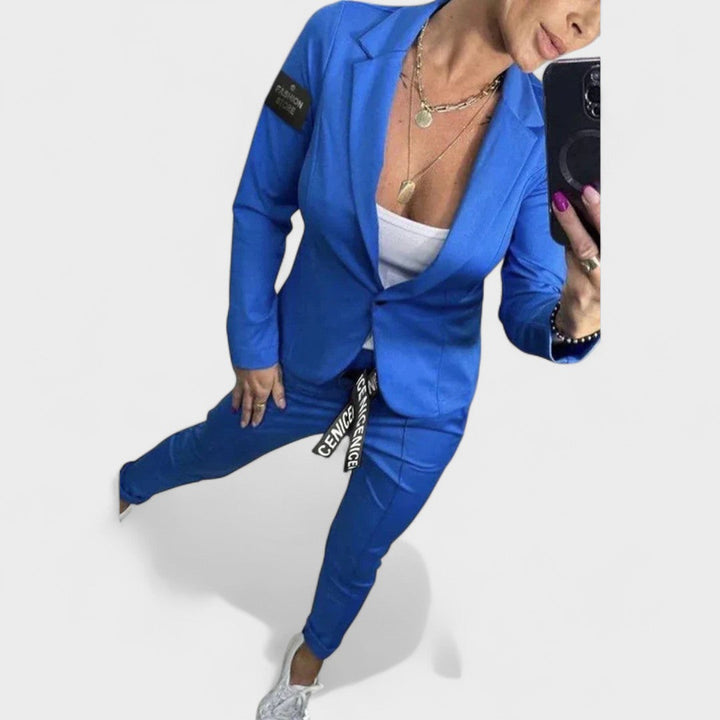 Ника – Персонализиран комплект: мек сако и широки панталони