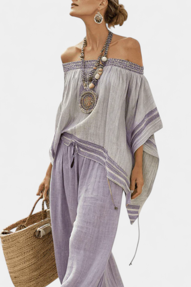 Бамбукова блузка с райета, с открити рамене и широки панталони за елегантен и свеж стил