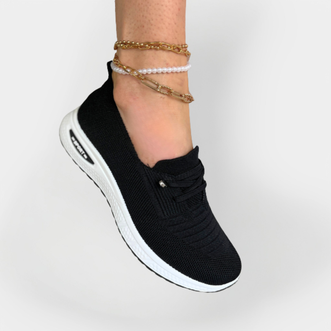 Спортни обувки с лека материя и гъвкава подметка