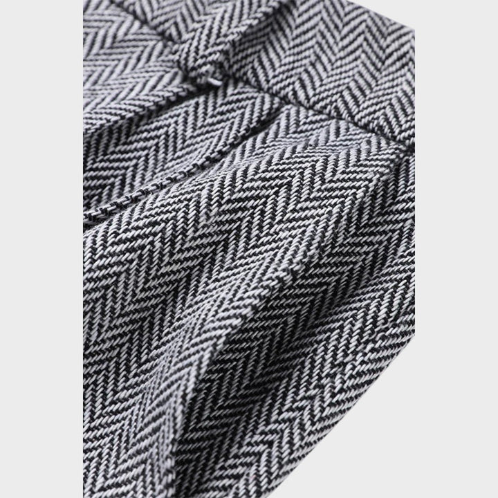 Каролина – Мощен Триделен Костюм