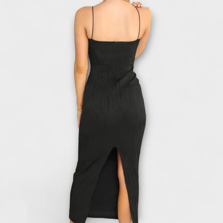 Елегантна дълга рокля без ръкави