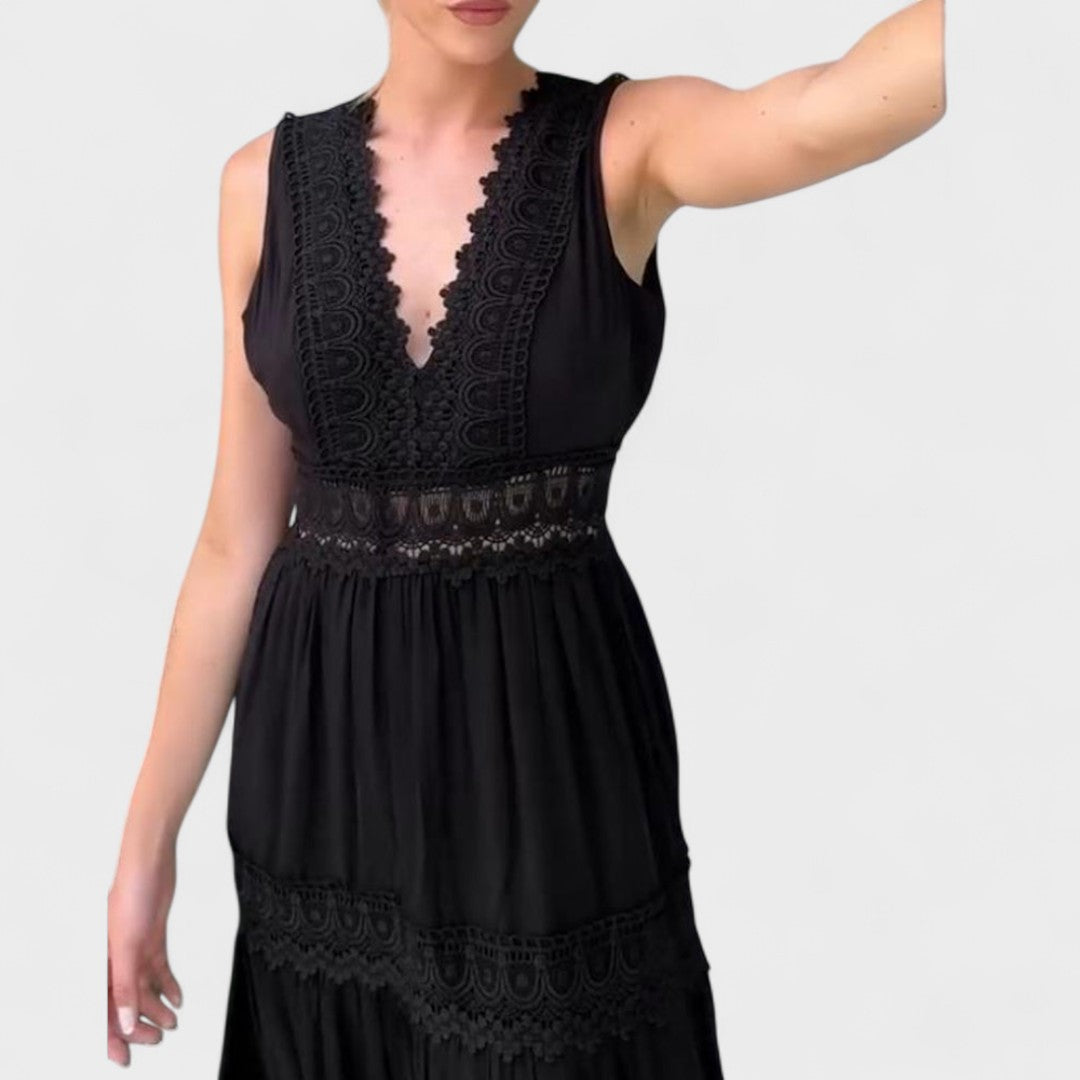 Елена - Елегантна Чипкова Рокля с V-Изрез