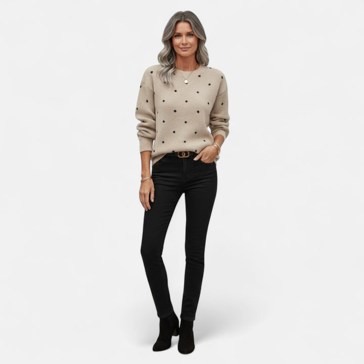 Ава – разкроен дълъг ръкав плетен пуловер с точки