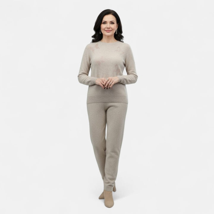 Анелия - Плетен Дамски Пуловер с Узор на Пеперуда