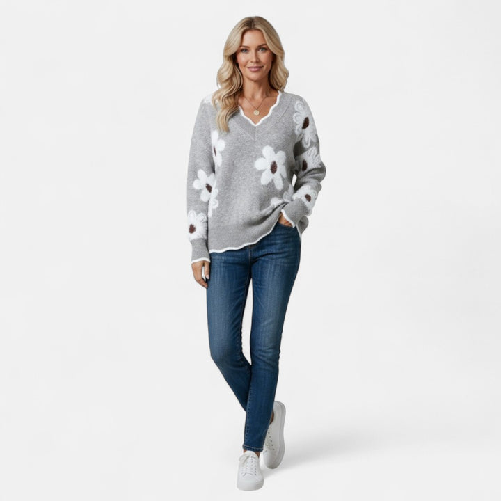 Рита - Елегантен пуловер с V-образно деколте и флорален мотив