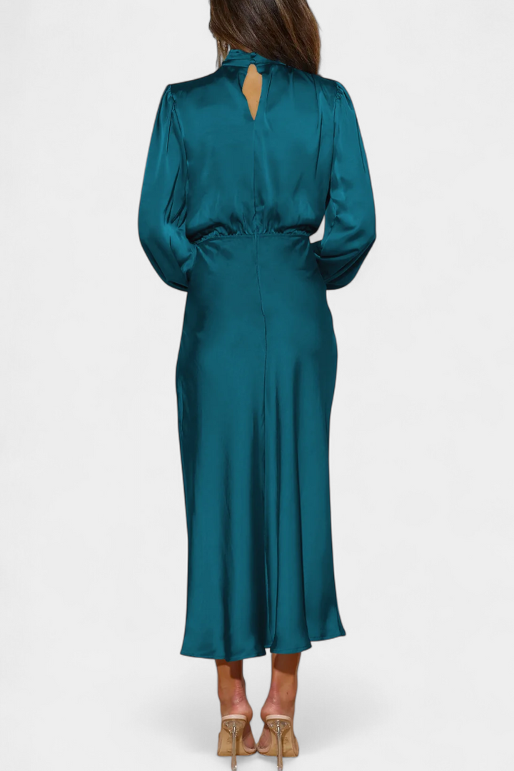 Мария Макси Рокля с Висок Яка и Цветни Детайли