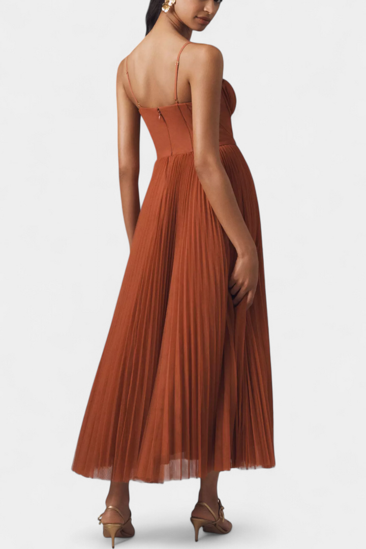 Нивес - Плисирана шифонена рокля с деколте във формата на сърце и оформен корсет