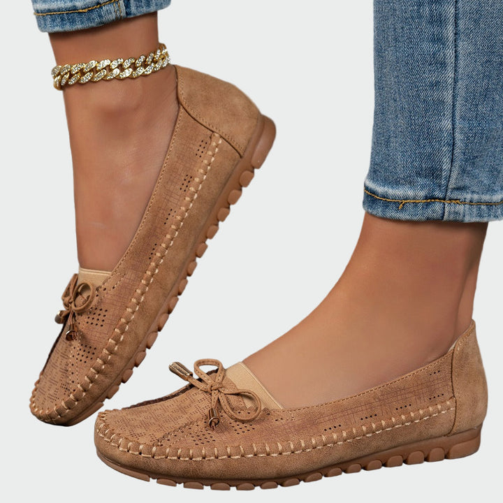 Удобни обувки тип слип-он с ортопедична подметка