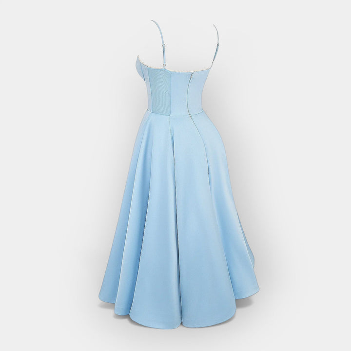 Елегантна Миди Рокля с Стилна Линия